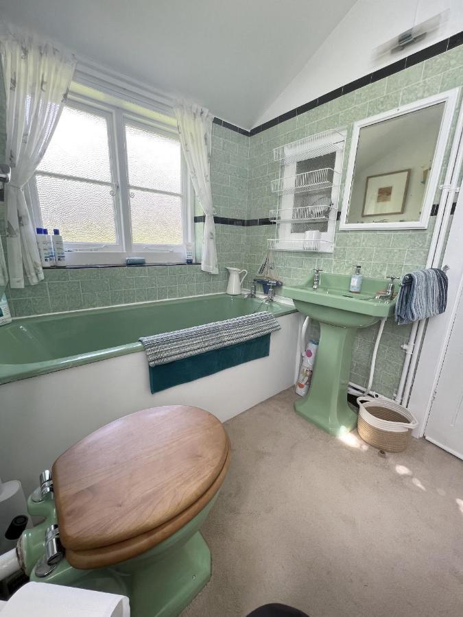 Adorable Two Bed Norfolk Broads Holiday Home - River Views With Moorings & Fishing สตาแลม ภายนอก รูปภาพ
