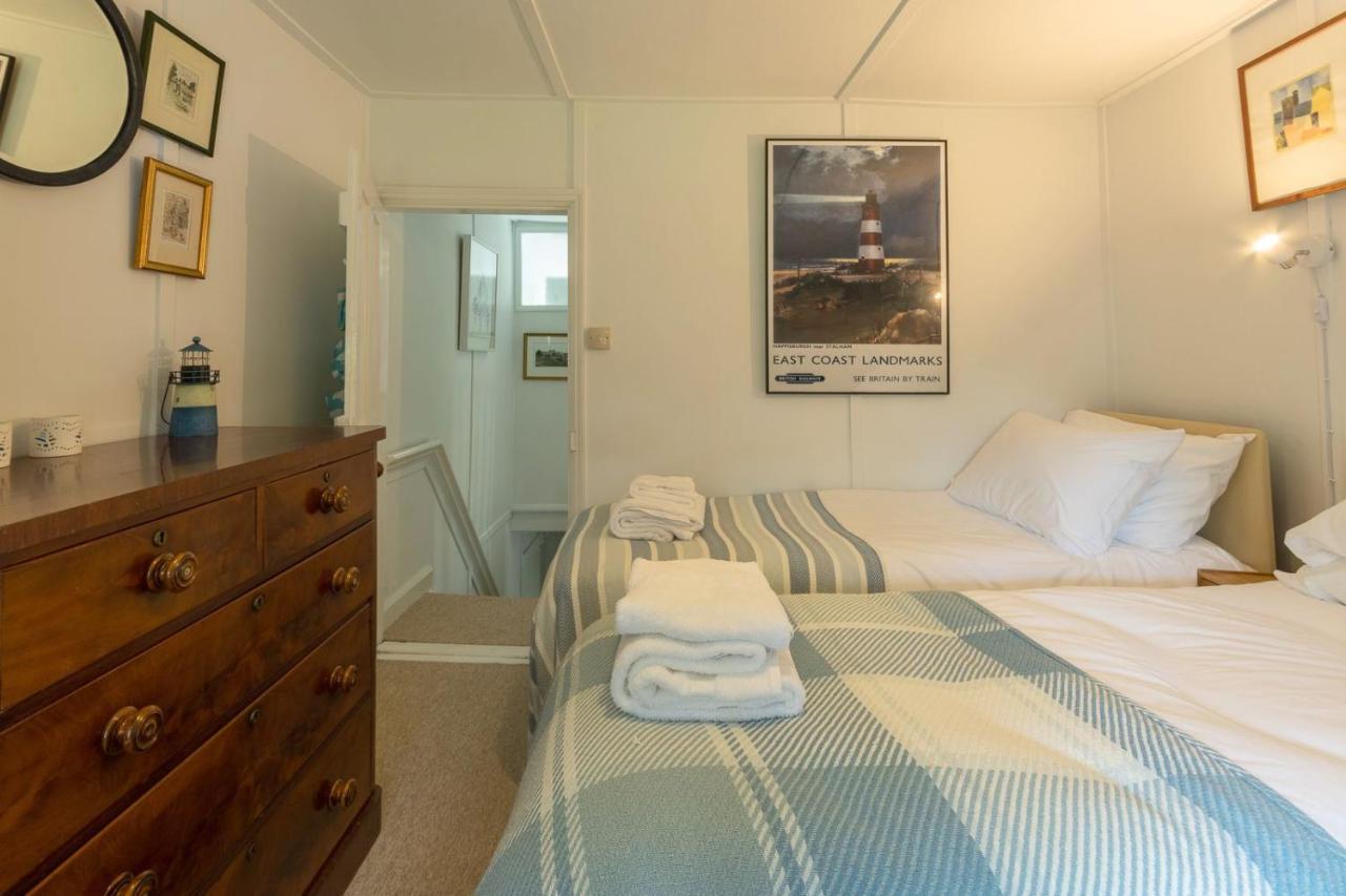 Adorable Two Bed Norfolk Broads Holiday Home - River Views With Moorings & Fishing สตาแลม ภายนอก รูปภาพ