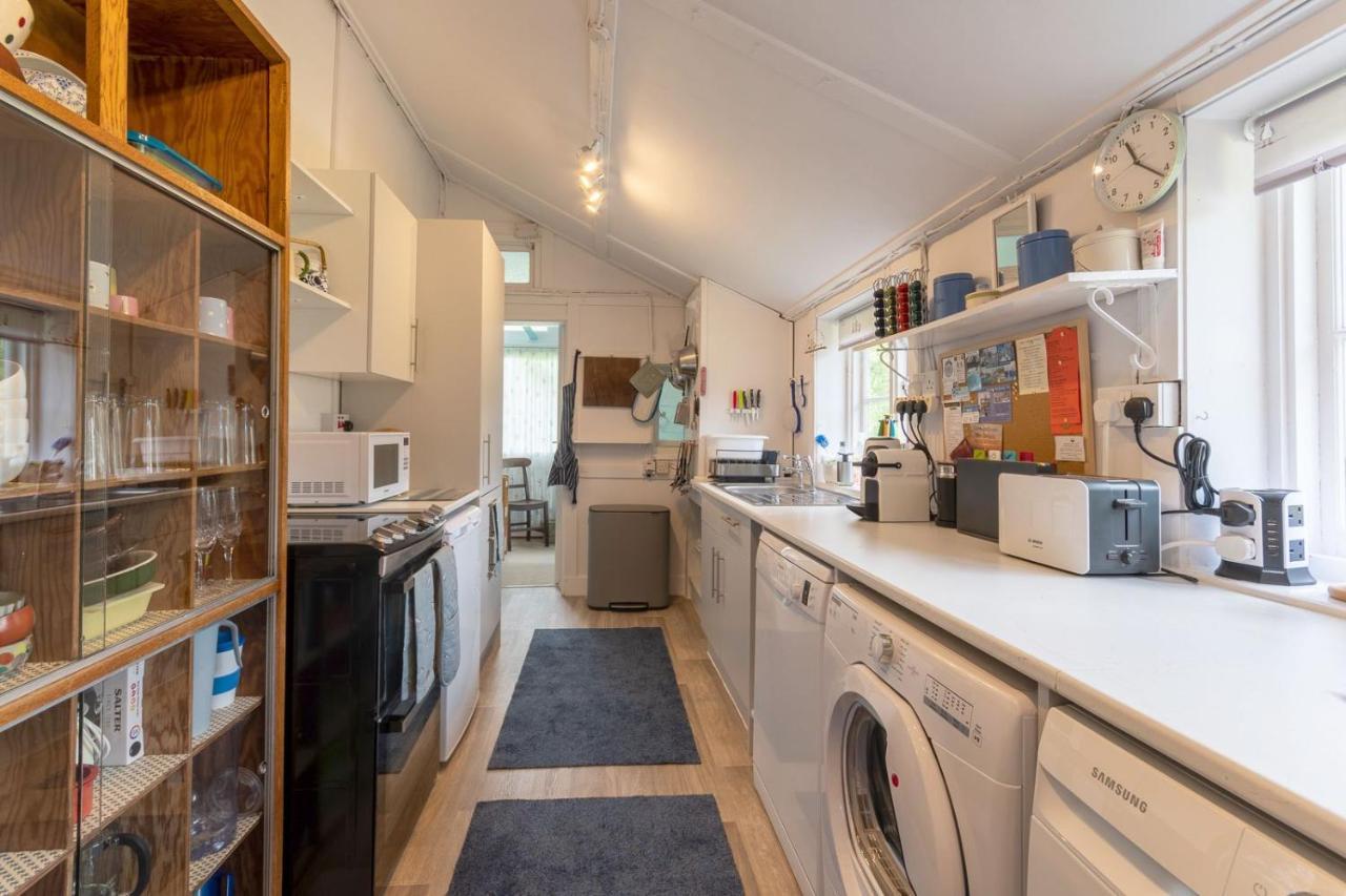 Adorable Two Bed Norfolk Broads Holiday Home - River Views With Moorings & Fishing สตาแลม ภายนอก รูปภาพ