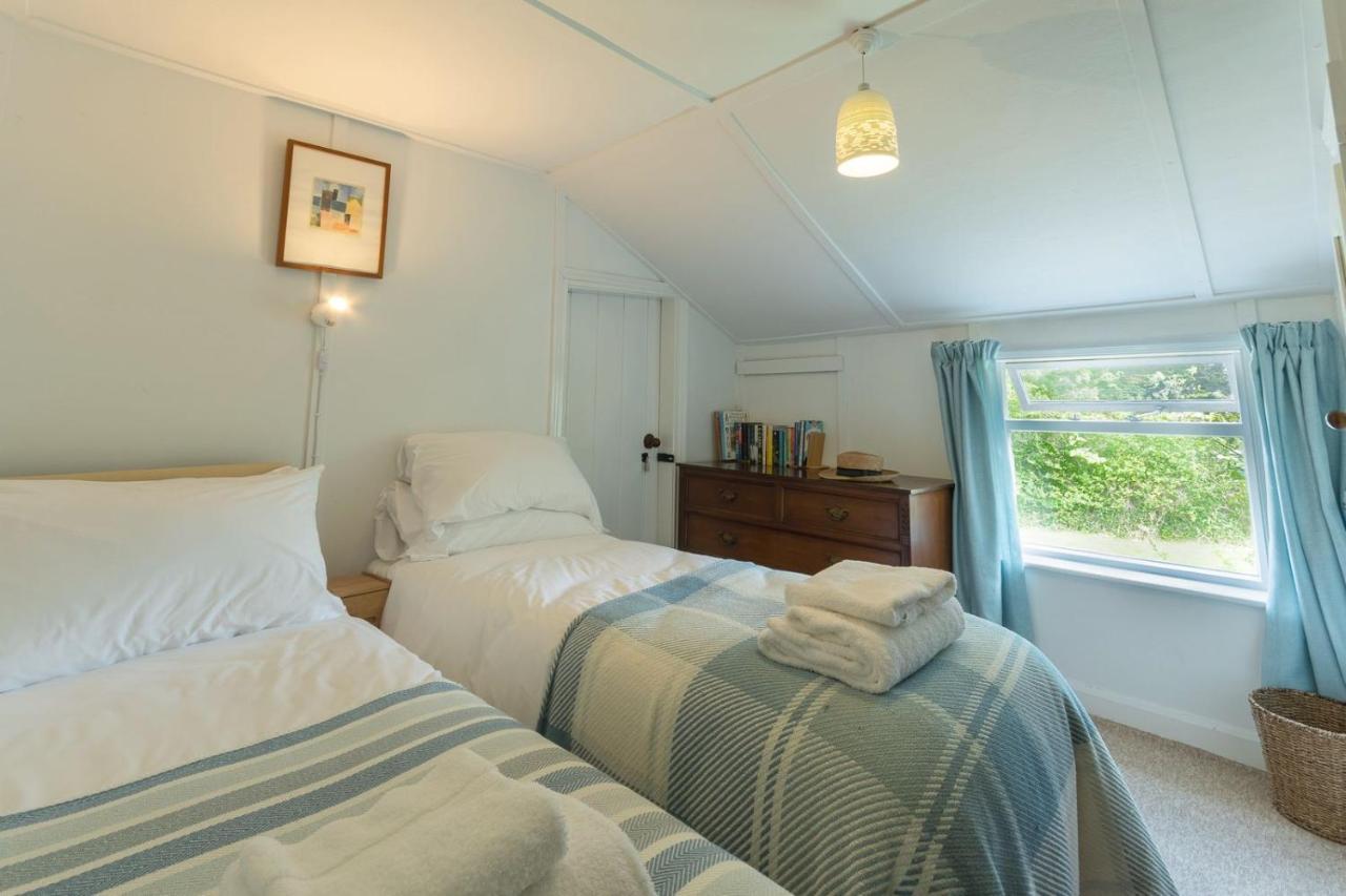 Adorable Two Bed Norfolk Broads Holiday Home - River Views With Moorings & Fishing สตาแลม ภายนอก รูปภาพ