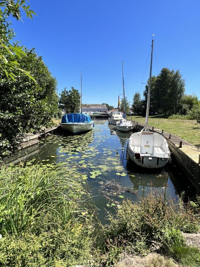 Adorable Two Bed Norfolk Broads Holiday Home - River Views With Moorings & Fishing สตาแลม ภายนอก รูปภาพ