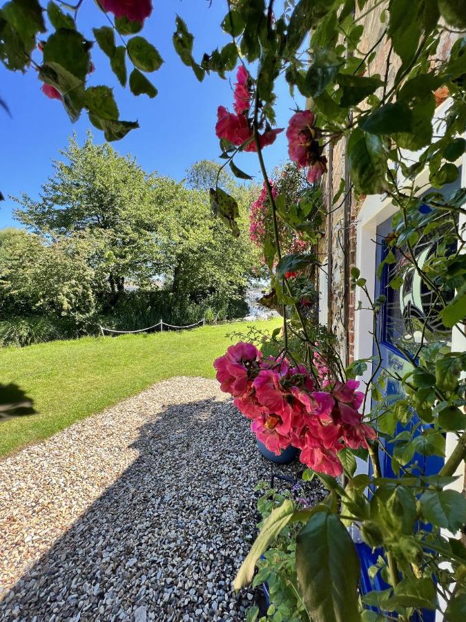 Adorable Two Bed Norfolk Broads Holiday Home - River Views With Moorings & Fishing สตาแลม ภายนอก รูปภาพ